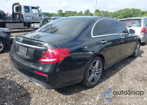 2019 Mercedes-Benz E 300 4Matic z USA, uszkodzony, nr VIN WDDZF4KB4KA533807